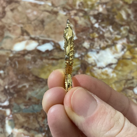 Gold-Colored Metal Seahorse Pendant - Picture 5 of 8